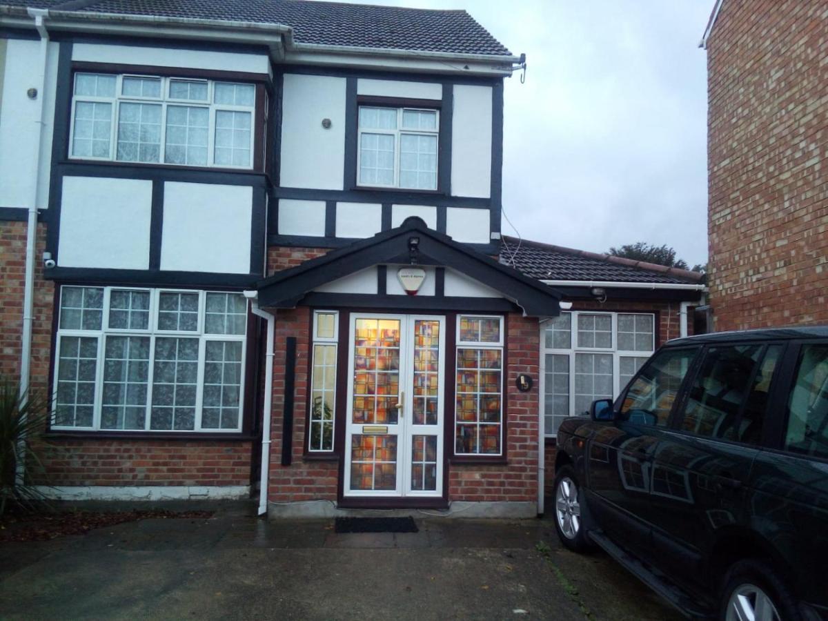 1St Gold Accommodation Isleworth Exterior photo